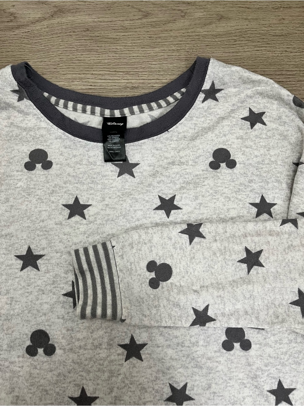 Disney Costco Women’s Gray Star & Mickey Icon Long Sleeve Pajama Top Small